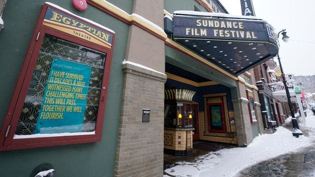 Das Sundance Film Festival im US-Staat Utah ist weitgehend im virtuellen Format über die Bühne gegangen. Das Sundance Film Festival im US-Staat Utah ist weitgehend im virtuellen Format über die Bühne gegangen.