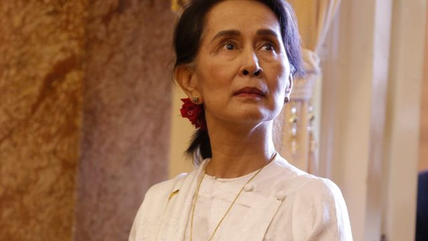 Unter Hausarrest - und Berichten zufolge bald vor Gericht: Aung San Suu Kyi.