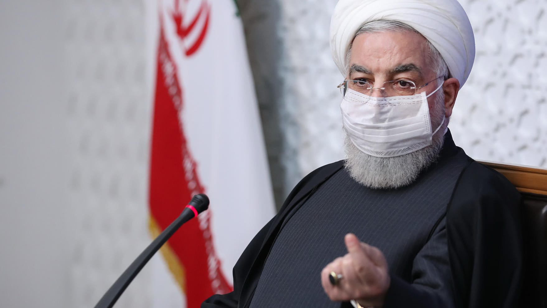 Irans Präsident Hassan Ruhani: Bemerkungen diesbezüglich sind irrelevant und nutzlos". Irans Präsident Hassan Ruhani: Bemerkungen diesbezüglich sind irrelevant und nutzlos".
