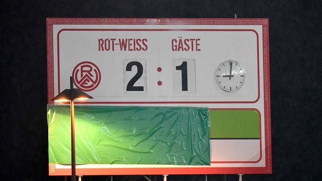 Zahlen lügen nicht; Rot-Weiss Essen besiegte Bayer Leverkusen im DFB-Pokal mit 2:1. Zahlen lügen nicht; Rot-Weiss Essen besiegte Bayer Leverkusen im DFB-Pokal mit 2:1.