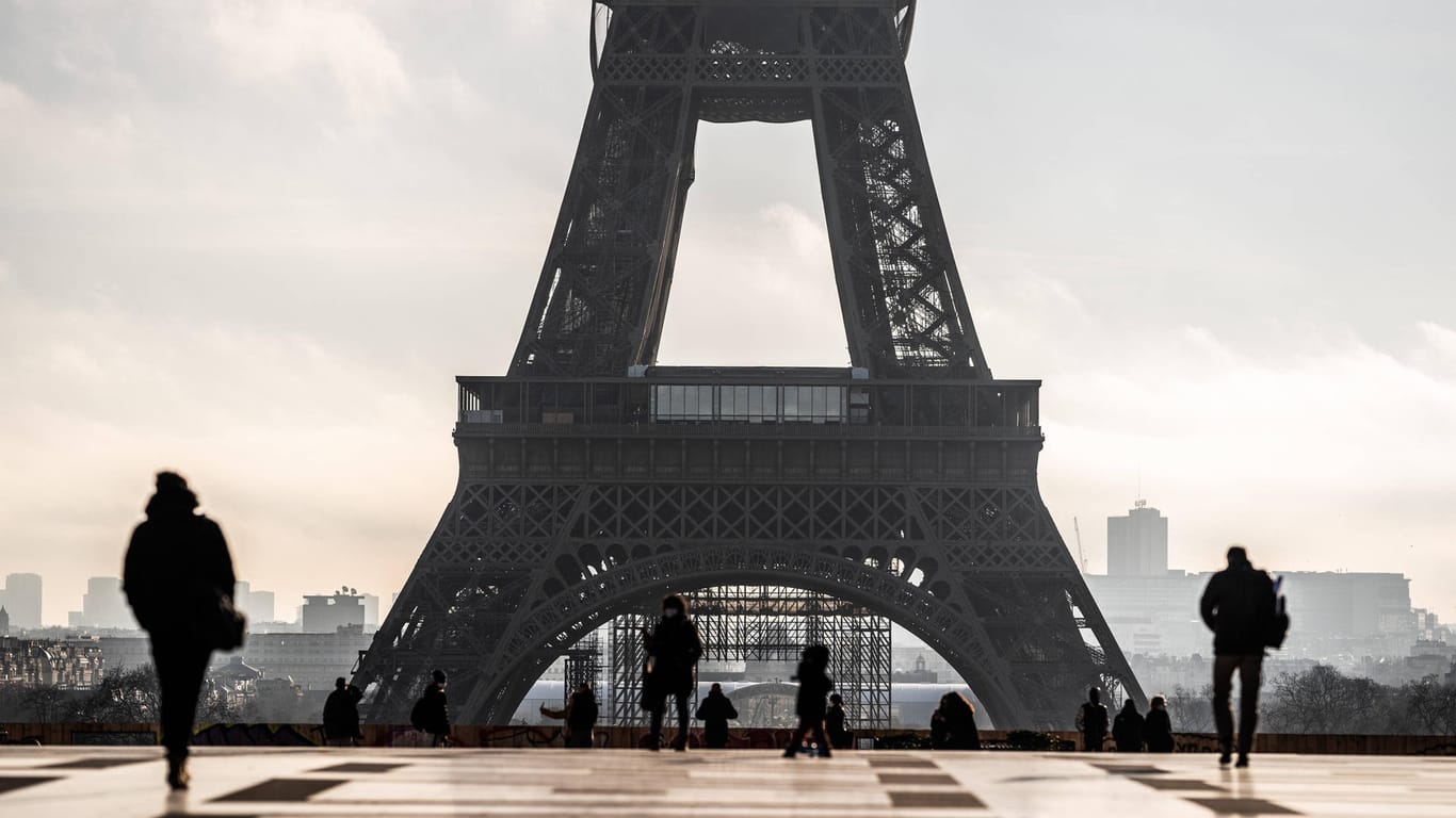 Der Eiffelturm: Zu den Olympischen Sommerspielen 2024 soll das Pariser Wahrzeichen goldfarben schimmern.