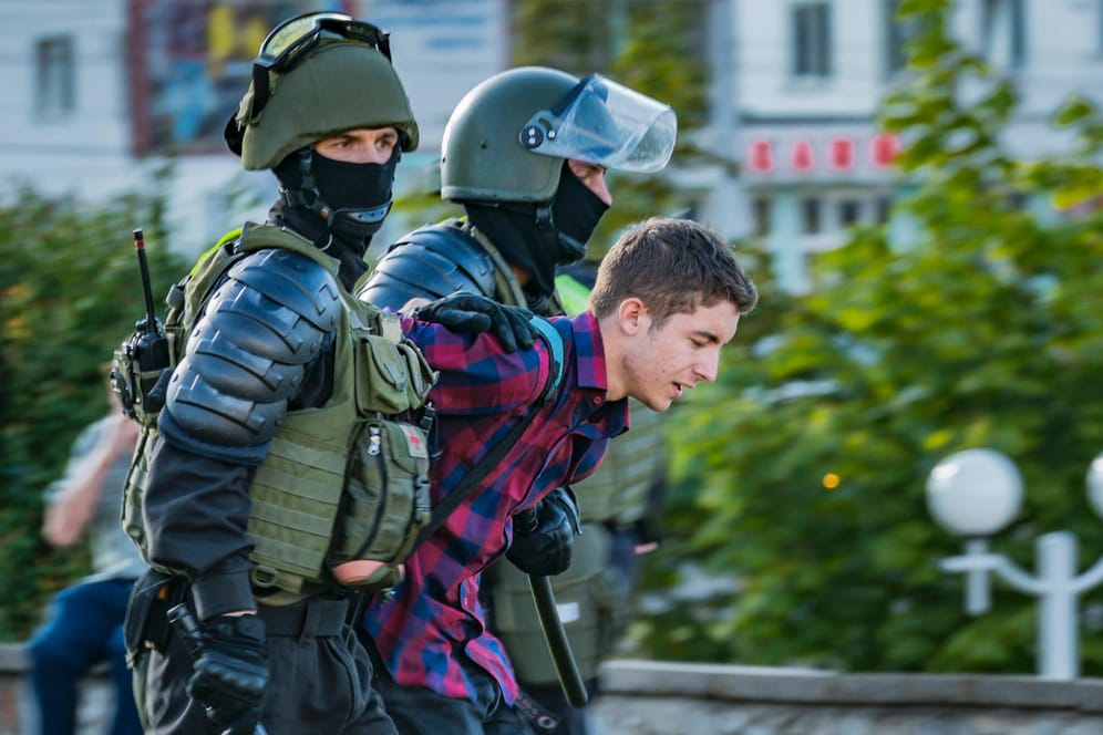 Im Zweifel Know-how aus Deutschland: Polizisten in Belarus im vergangenen Sommer