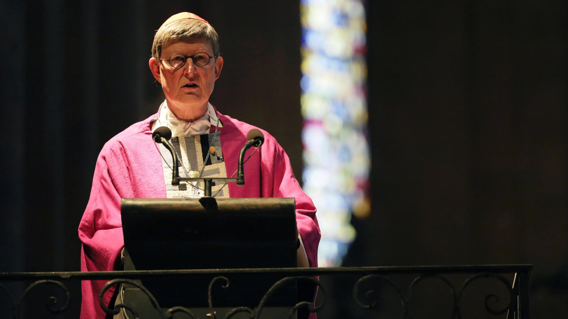 Rainer Maria Kardinal Woelki bei einem Morgengottesdienst (Archivbild): Ein evangelischer Pfarrer aus Köln kritisiert den Kirchenmann.