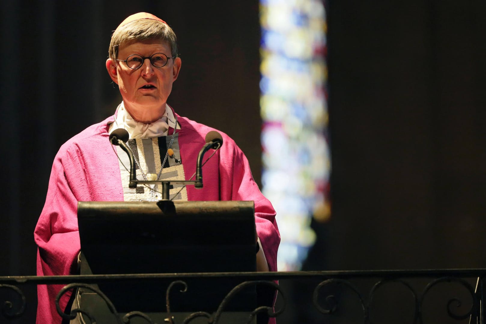 Rainer Maria Kardinal Woelki bei einem Morgengottesdienst (Archivbild): Ein evangelischer Pfarrer aus Köln kritisiert den Kirchenmann.