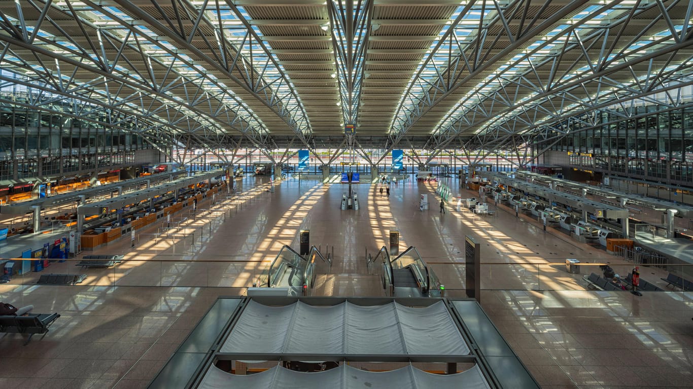Das menschenleere Terminal 1 des Hamburger Flughafens (Archivbild): Der Airport muss ein Museumsflugzeug verkaufen, um Kosen zu sparen.