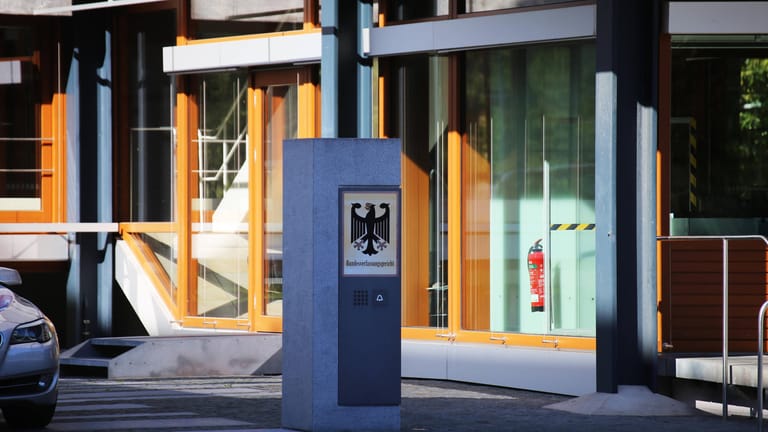 Das Bundesverfassungsgericht in Karlsruhe: Ein verdächtiger Brief hat einen Polizeieinsatz ausgelöst.