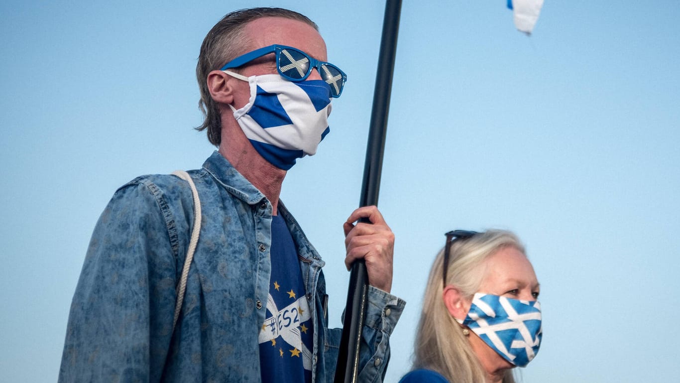 Demonstranten für schottische Unabhängigkeit (Symbolbild): Die Loslösung Schottlands wäre sehr teuer.