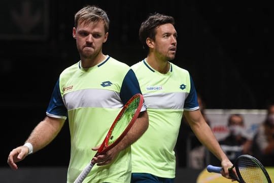 Andreas Mies (r) wird nicht mit seinem Doppelpartner Kevin Krawietz bei den Australian Open antreten.