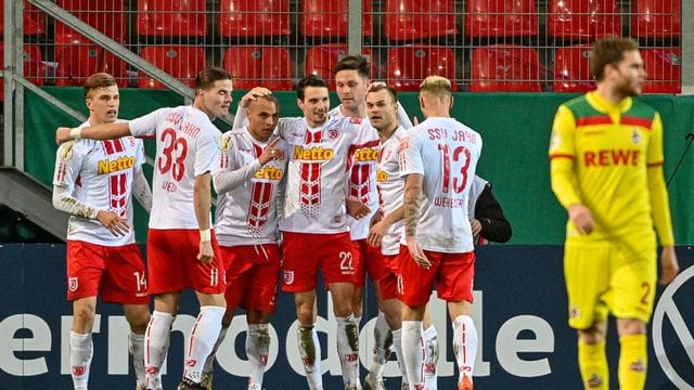 Die Elfmeterspezialisten des SSV Jahn haben den 1.