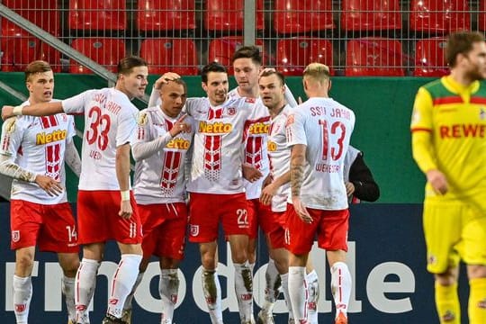 Die Elfmeterspezialisten des SSV Jahn haben den 1.