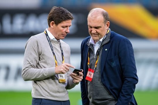 Sind mit Wolfsburg auf Kurs Champions League: Sportchef Jörg Schmadtke (r)und Trainer Oliver Glasner.