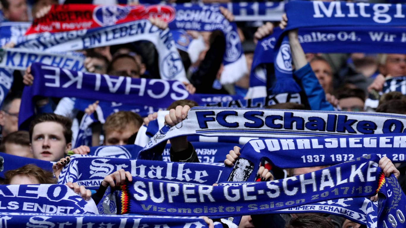 t-online ruft Schalke-Fans auf, ihre Meinung zur aktuellen Situation des Vereins kundzutun..