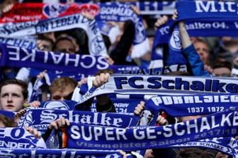 t-online ruft Schalke-Fans auf, ihre Meinung zur aktuellen Situation des Vereins kundzutun..