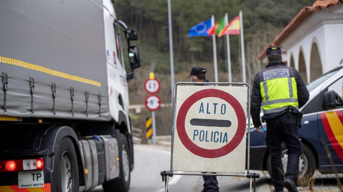 Grenzkontrollen zwischen Portugal und Spanien: Einige Länder innerhalb der EU haben ihre Grenzen jetzt wieder geschlossen.