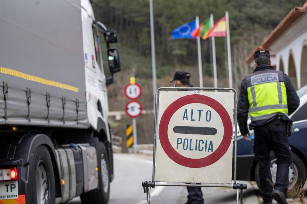 Grenzkontrollen zwischen Portugal und Spanien: Einige Länder innerhalb der EU haben ihre Grenzen jetzt wieder geschlossen.