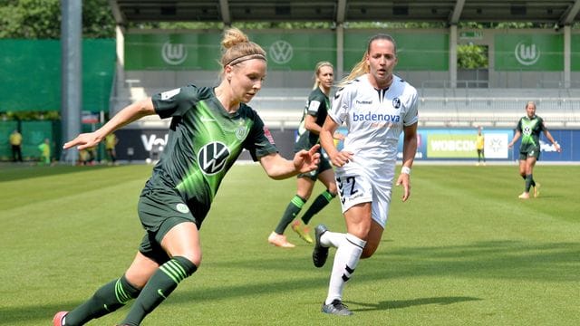 Svenja Huth (l) steht seit 2019 beim VfL Wolfsburg unter Vertrag. Svenja Huth (l) steht seit 2019 beim VfL Wolfsburg unter Vertrag.