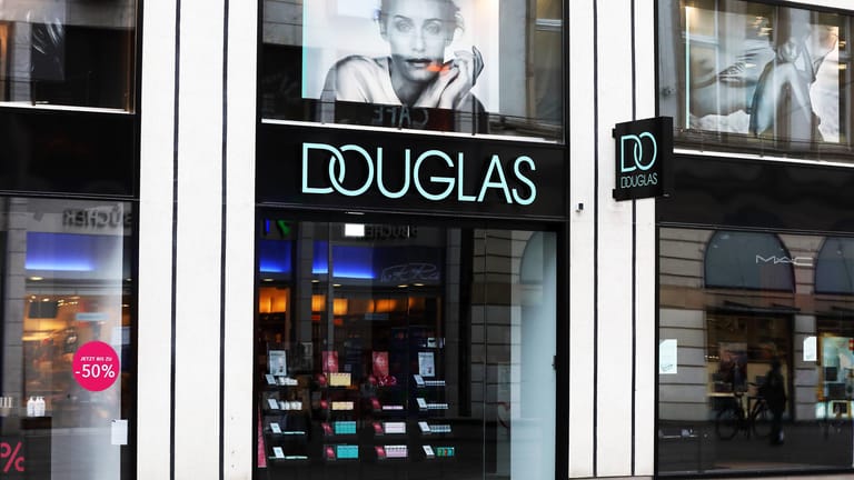 Douglas-Filiale: Rund 60 Geschäfte der Parfümeriekette in Deutschland machen bald dicht.