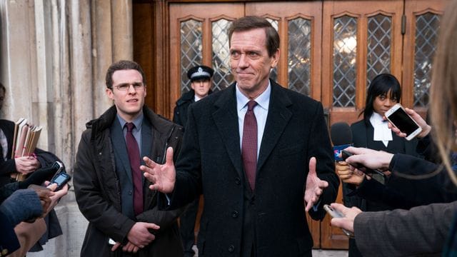 Hugh Laurie (M) als Peter Laurencein der Politsatire "Roadkill".