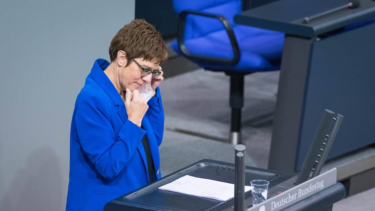 Verteidigungsministerin Kramp-Karrenbauer: Die Saarländerin gehört dem Bundestag noch nicht an.