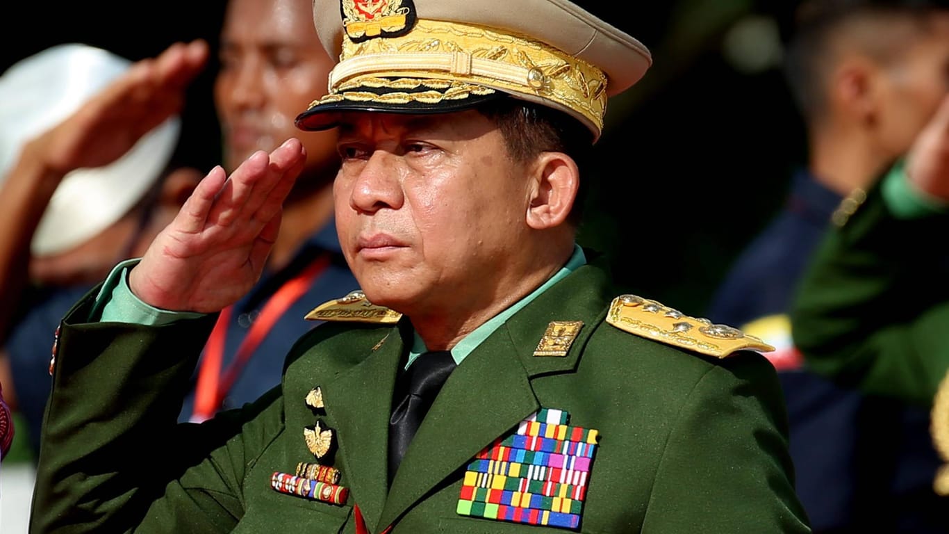 General Min Aung Hlaing: Die neue Militärführung weiß nur zu gut, dass viele Guerillaaufstände in dem multiethnischen Staat von Waffen aus China gespeist werden.