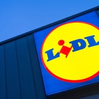 Lidl-Filiale in Berlin: Der Discounter senkt Preise für Schweinefleischprodukte.