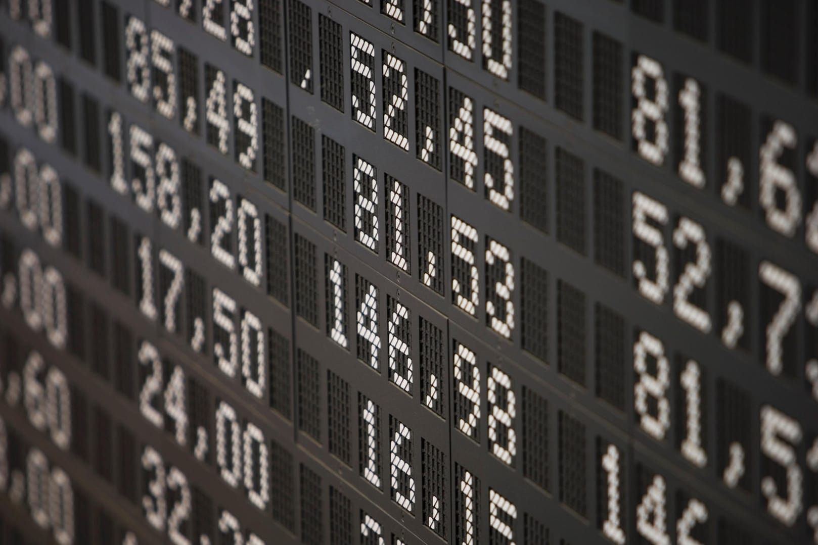 Die Börse in Frankfurt (Symbolbild): Immer mehr Menschen investieren ihr Geld in Aktien. Die Börse in Frankfurt (Symbolbild): Immer mehr Menschen investieren ihr Geld in Aktien.
