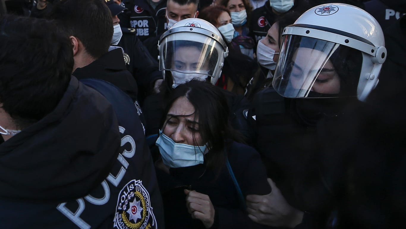 Studentenproteste in der Türkei: Nicht alle Studierende, die festgenommen wurden, sind auch wieder frei.