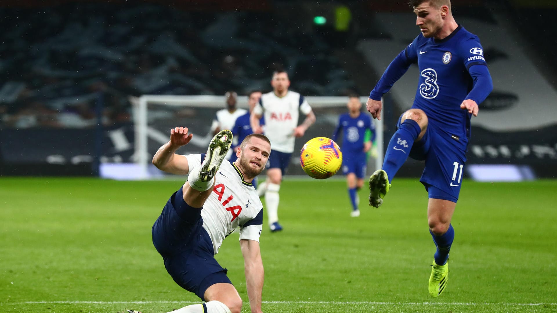 Eric Dier (l) von Tottenham Hotspur und Timo Werner von Chelsea: Das Team von Trainer Tuchel konnte einen weiteren Sieg einfahren.