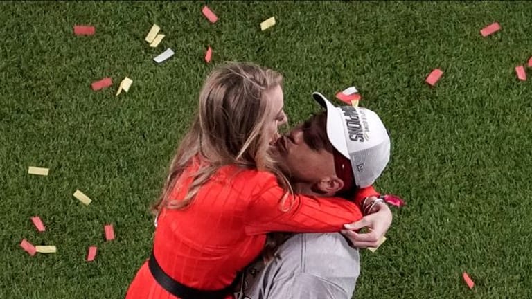 Quarterback Patrick Mahomes von den Kansas City Chiefs und seine Freundin Brittany Matthews, der er im September 2020 einen Antrag machte.