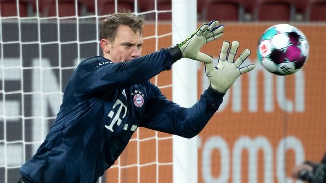 Konzentriert sich voll auf das Halten von Bällen, nicht auf seine Zukunft: Torwart Manuel Neuer. Konzentriert sich voll auf das Halten von Bällen, nicht auf seine Zukunft: Torwart Manuel Neuer.