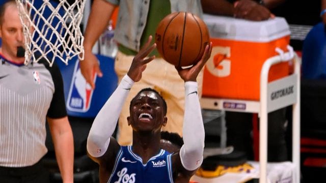 Zeigte eine starke Leistung beim Lakers-Sieg gegen die Denver Nuggets: Dennis Schröder. Zeigte eine starke Leistung beim Lakers-Sieg gegen die Denver Nuggets: Dennis Schröder.