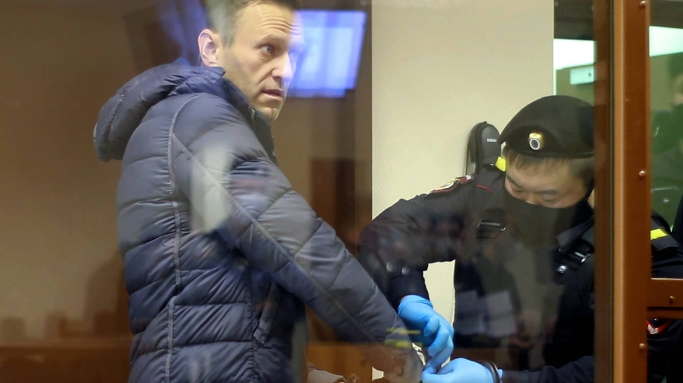 Alexej Nawalny: Die Justiz wirft dem 44-Jährigen "unwahre" und "beleidigende" Äußerungen über einen Weltkriegsveteranen vor.