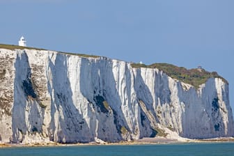 Dover: Die Steilküste ist berühmt wegen ihrer 90 Millionen Jahre alten Kreidefelsen.