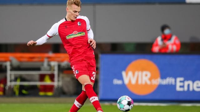 Kann die hohen Ablösen und Gehälter im Profifußball nicht nachvollziehen: Freiburg-Profi Philipp Lienhart. Kann die hohen Ablösen und Gehälter im Profifußball nicht nachvollziehen: Freiburg-Profi Philipp Lienhart.