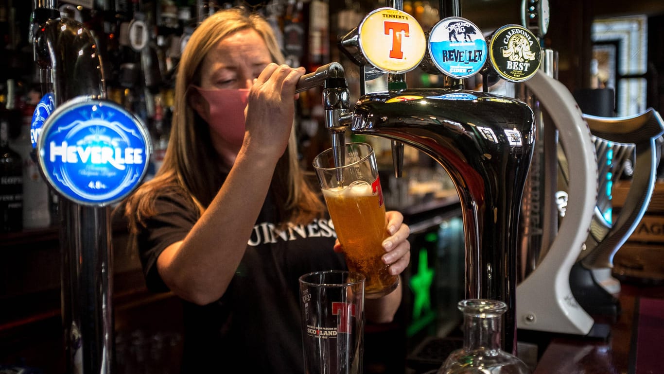 Pub in Großbritannien (Archivbild): Millionen Liter Bier müssen vernichtet werden.