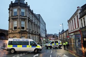 Abgeriegelter Bereich: Nach mehreren "Vorfällen" hat die Polizei in der schottischen Stadt Kilmarnock vorübergehend ein Krankenhaus abgesperrt.