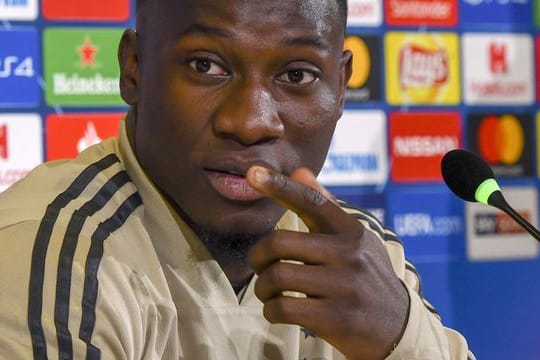 Ajax-Torwart Andre Onana wurde wegen eines Doping-Verstoßes für zwölf Monate gesperrt.