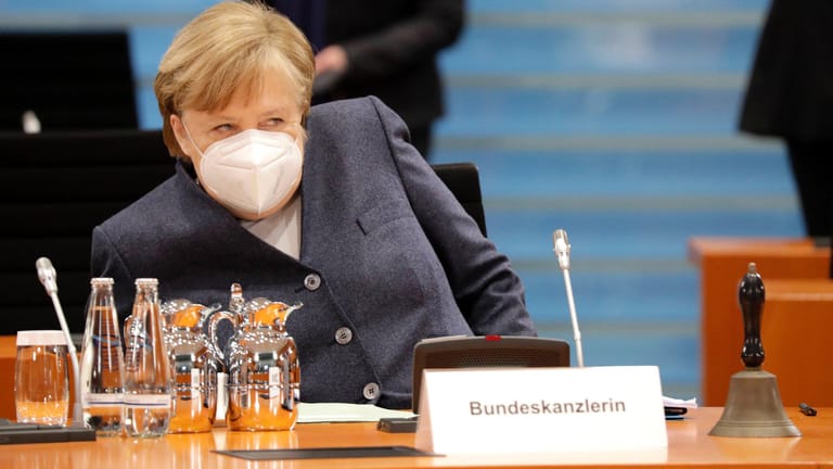 Kanzlerin Angela Merkel: Lediglich knapp 30 Prozent gehen davon aus, dass bis zum Ende des Sommers alle Deutschen ein Impfangebot erhalten haben.
