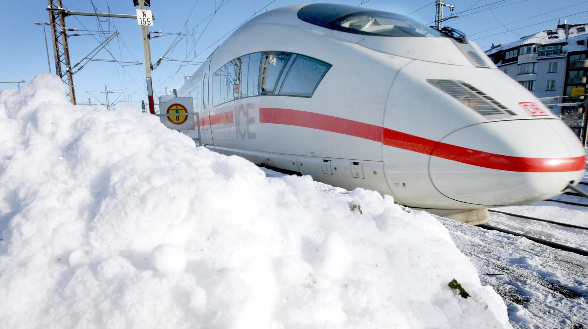 Bahnverkehr: Wegen starken Schneefalls kann es am Wochenende in Norddeutschland zu Einschränkungen kommen.