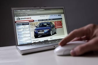 Suche nach einem Gebrauchtwagen: Beim Autokauf führt am Internet kaum mehr ein Weg vorbei.