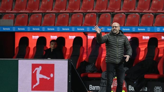 Trainer Peter Bosz und Bayer 04 Leverkusen bekommen es am 20.