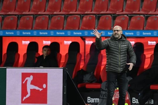 Trainer Peter Bosz und Bayer 04 Leverkusen bekommen es am 20.