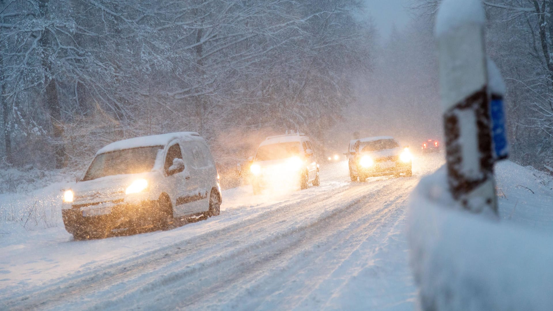 Schneesturm: Auf den Straßen kann es gefährlich werden (Symbolbild).