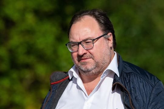 Investor Michail Ponomarew soll seine Anteile am Fußball-Drittligisten KFC Uerdingen verkauft haben.