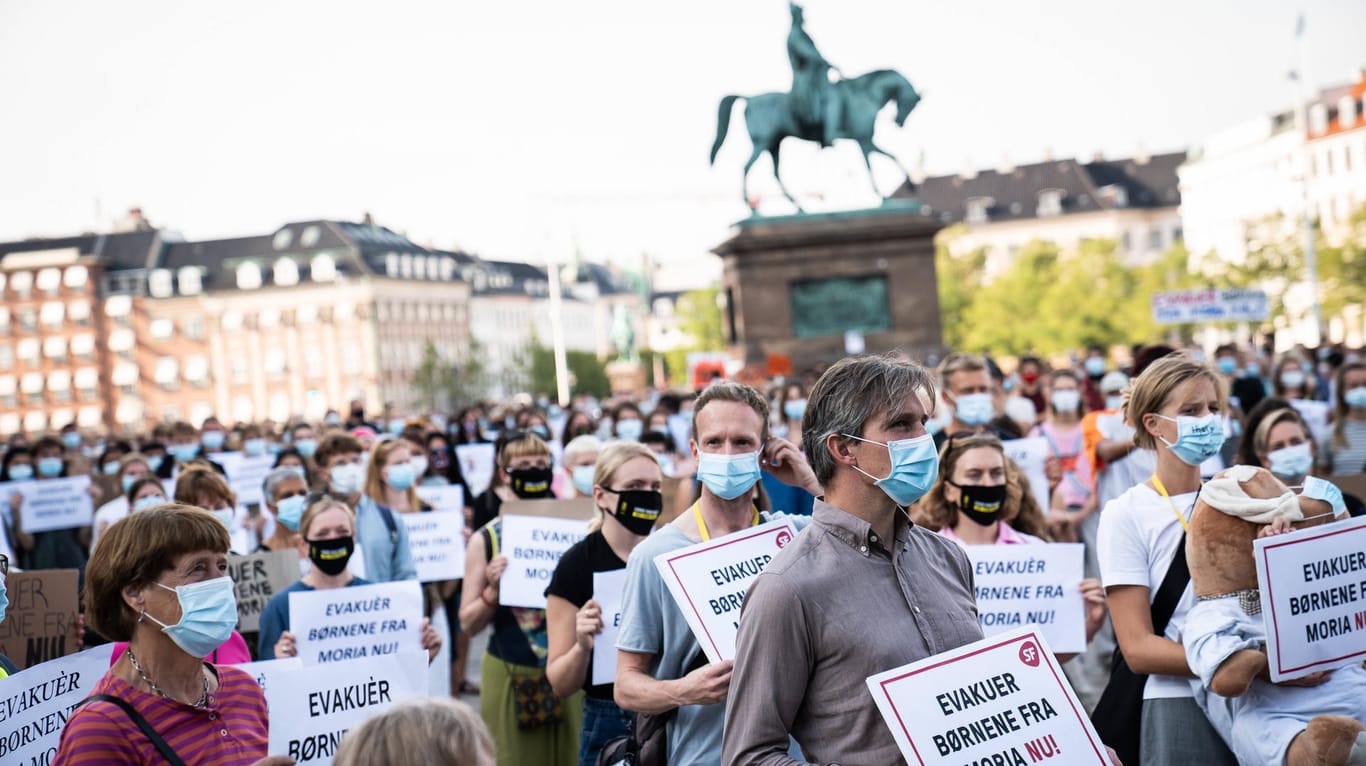 Protest im September 2020 in Kopenhagen: Die Demonstranten forderten, die Kinder aus dem kurz zuvor abgebrannten Camp Moria auf Lesbos zu evakuieren (Archivbild).