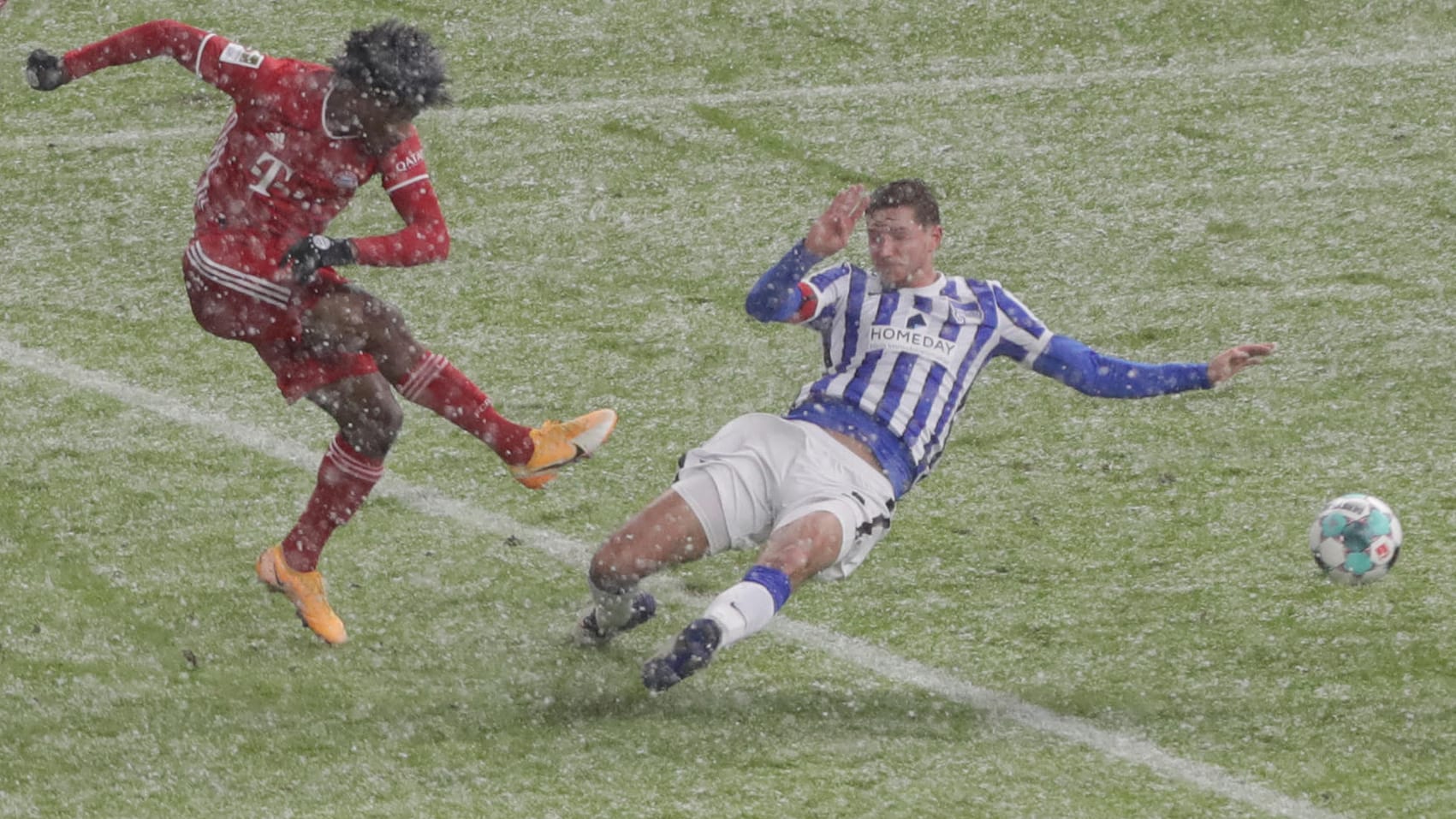 Bayerns Kingsley Coman (l.) erzielte gegen Hertha das Tor des Tages.