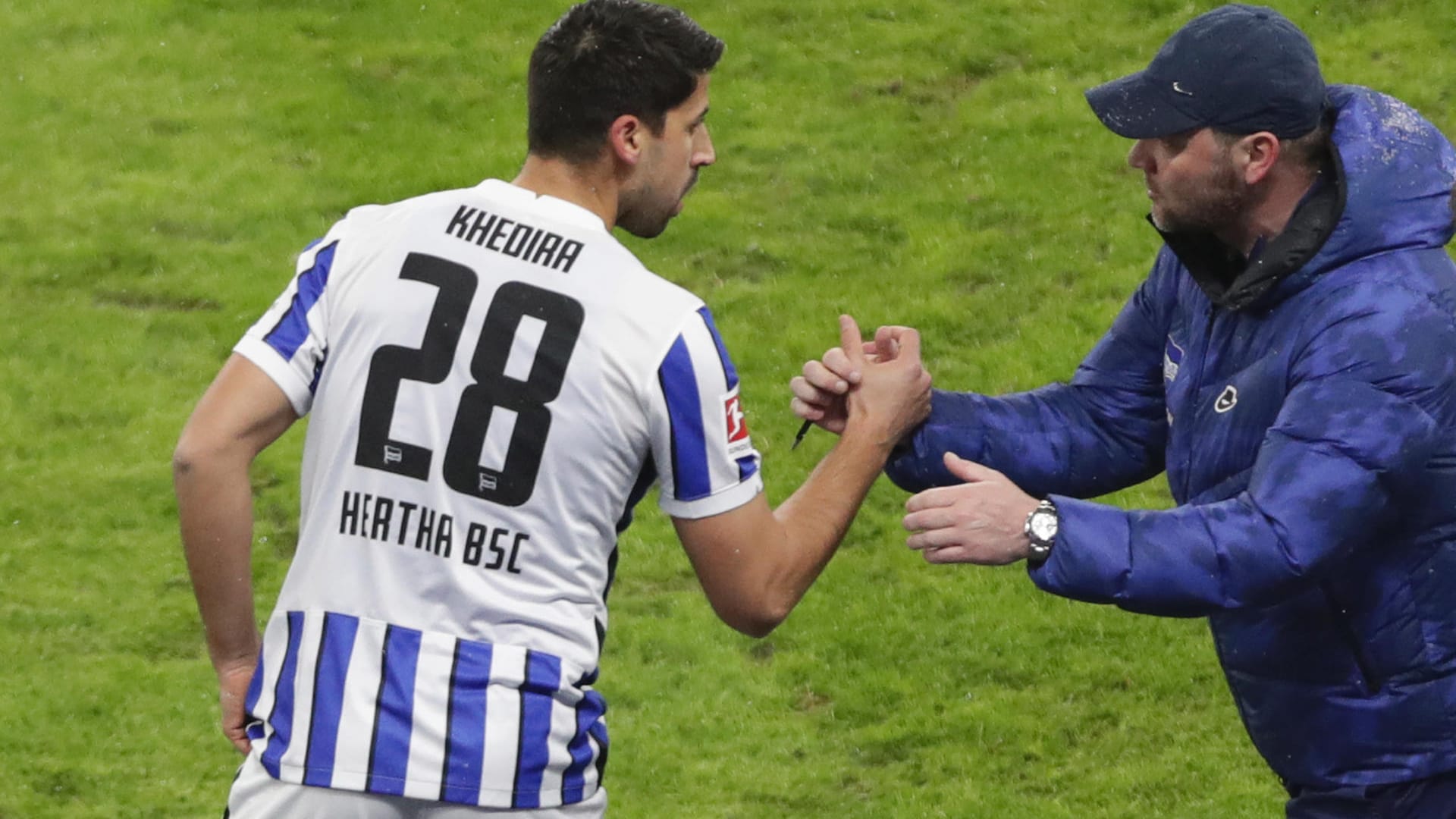 Sami Khedira (l.) stand gegen Bayern nach gut zehn Jahren erstmals wieder in einem Bundesligaspiel auf dem Platz.