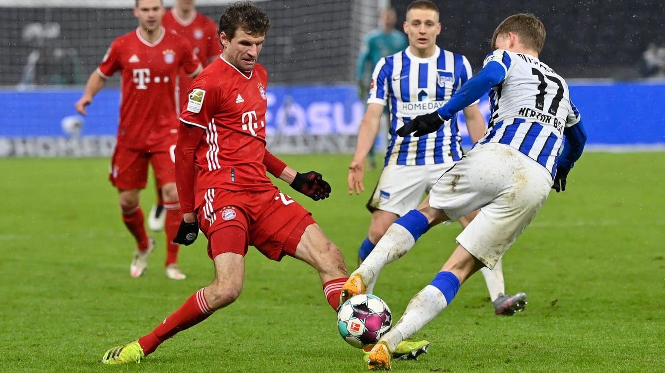 Thomas Müller (l.): Der Bayern-Star zeigte gegen Berlin eine engagierte Leistung und war mit dem Sieg später sehr zufrieden.
