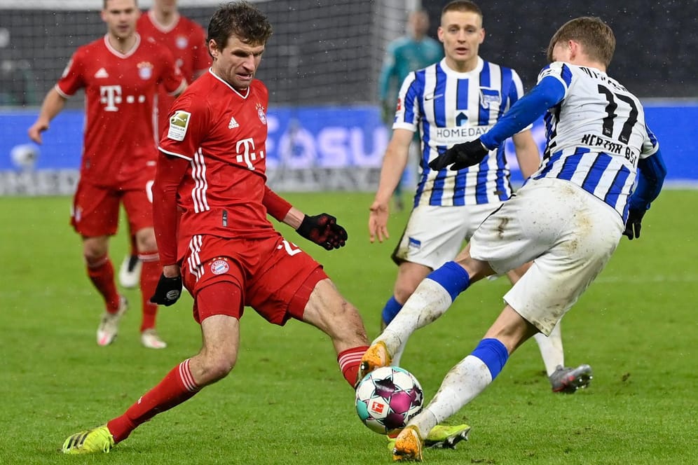 Thomas Müller (l.): Der Bayern-Star zeigte gegen Berlin eine engagierte Leistung und war mit dem Sieg später sehr zufrieden.