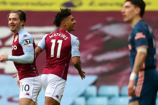 Ollie Watkins (M) markierte beim Sieg von Aston Villa gegen den FC Arsenal das Tor des Tages.